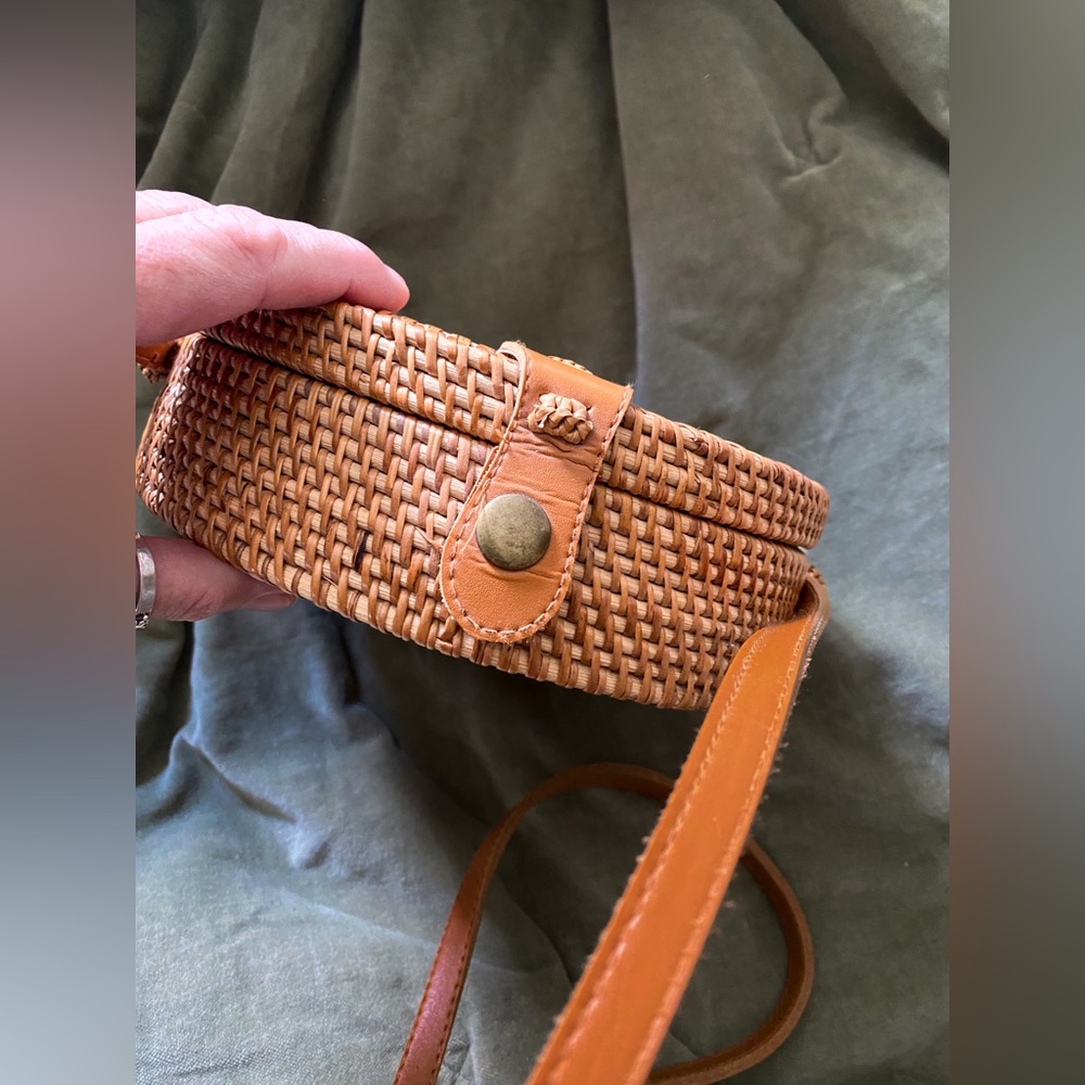Round Woven Tan Crossbody Bag - Picture 3 of 6